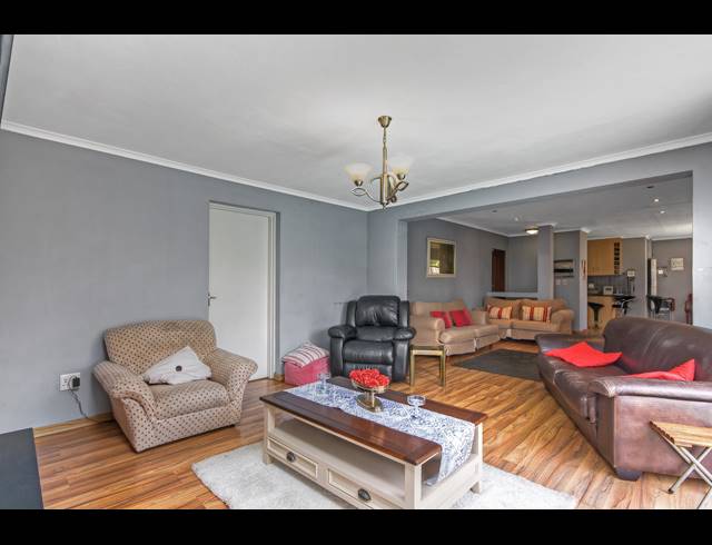 3 BEDROOM FREEHOLD FOR SALE IN PAULSHOF